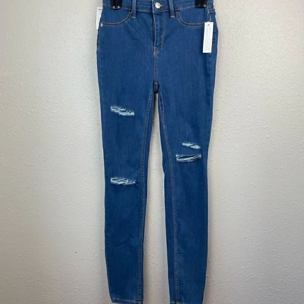 NWT Free People Vintage Distressed Denim Skinny Jeans Size 25 Regular